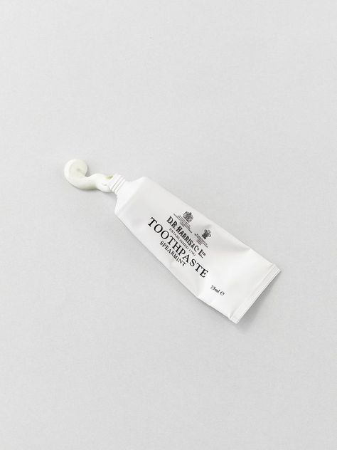 Dr Harris & Co. Palette Illustration, Minimalist Palette, Minimalism Architecture, Architecture White, Layout Editorial, Smart Packaging, Tube Packaging, Beautiful Branding, White Typography