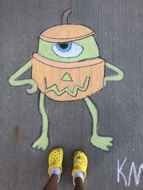 Chalk Art Ideas Halloween, Chalk Art Halloween Ideas, Chalk Ideas Halloween, Halloween Chalk Drawings, Fall Sidewalk Chalk Art, Chalk Art Halloween, Fall Chalk Art Ideas, Halloween Chalk Ideas, Halloween Sidewalk Chalk Art