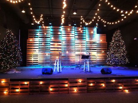 Boho Stage Design, Pallet Stage Design, Wedding Decorations For Church, Christmas Concert Decorations Stage, Christmas Concert Stage Decor, Pallet Stage, Elementary Christmas Concert Stage, Band Stage Lighting Ideas, Led Lights Christmas