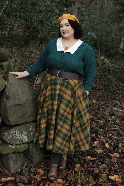 Plaid Perfection ~ Plus Size Vintage Style, Fashion and Beauty Cottagecore Plus Size Fashion, Plus Size Academia Aesthetic, Plus Size 50 Year Old Fashion, Plus Size Librarian Style, Plus Sized Cottage Core, Plus Size Academia Fashion, Plus Size Cottagecore Outfits, Plus Size Dark Academia Fashion, Dark Cottage Core Fashion