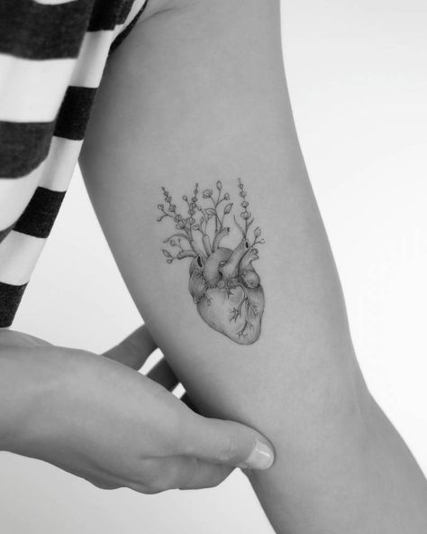 Anatomical heart with flowers tattooed on inner arm Heart Lungs Tattoo, Anatomical Heart Vase Tattoo, Heart Anatomical Tattoo, Realistic Heart Tattoo Flowers, Real Heart Tattoo With Flowers, Tattoo Heart With Flowers, Anatomical Heart With Flowers Tattoo, Brain With Flowers Tattoo, Heart And Flowers Tattoo