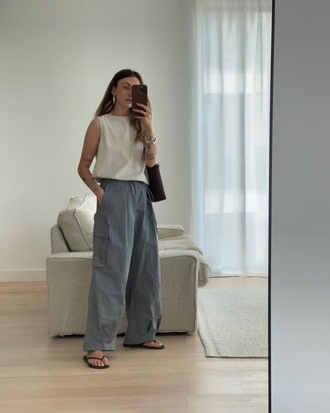 Outfits • Instagram Goa Fashion Outfits, Singapore Ootd, Ootd Moodboard, Chloe Hayward, Outfit Minimalista, Goa Outfits, Control Yourself, Curvy Casual Outfits, Balloon Pants