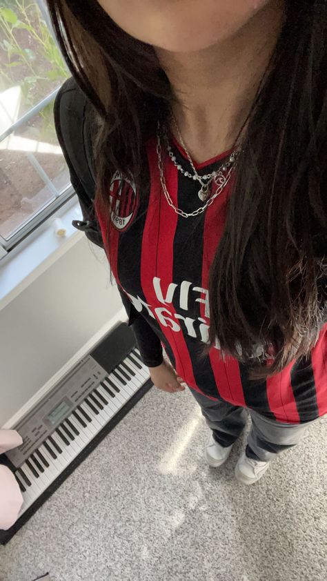 Messi Jersey Outfit, Milan Jersey Outfit, Ac Milan Jersey Outfit, Ac Milan Jersey, Ac Milan Shirt, Studs With Dreads, Milan Outfits, Football Jersey Outfit, Beatiful People