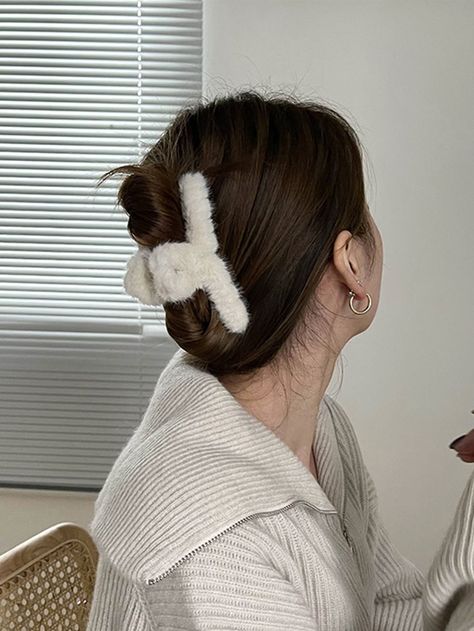 White Casual Collar  Plastic Plain Large Hair Claw Embellished   Women Accessories White Claw Clip Hairstyles, Fluffy Hair Claw Clip, Big White Hair Clip, Claw Clip Korean, Shein Hair Claw, Plain Girl, Hair Style Korea, Style Korea, Hair Claws