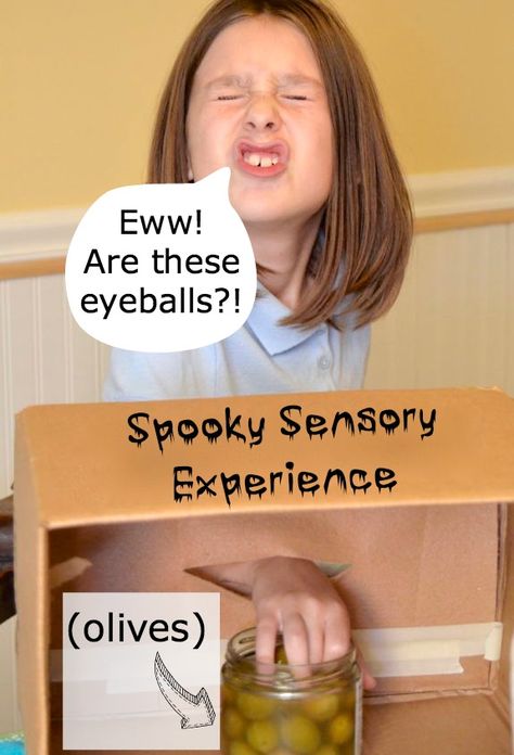 Eyeballs, worms, zombie blood oh my! Have your kids squirming and laughing with these fun & spooky sensory Halloween boxes! (via Inner Child Fun) Sensory Halloween, Fear Factor Party, Easy Halloween Games, Halloween Boxes, Uhyggelig Halloween, Halloween Class Party, Halloween Infantil, Halloween Sensory, Hallowen Ideas