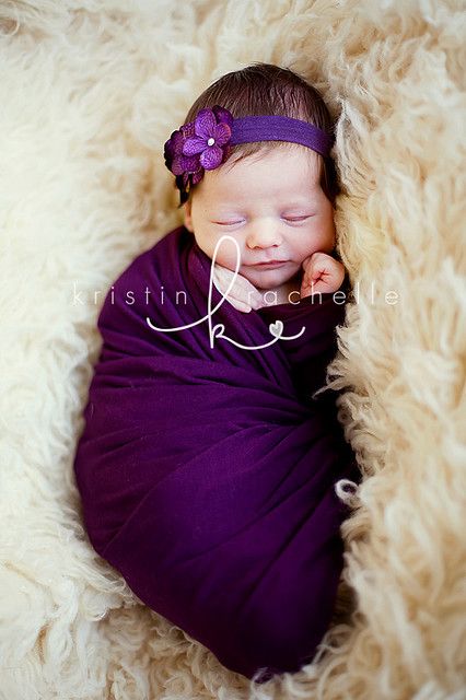 Newborn Shots, Photo Bb, Foto Newborn, Infant Photography, Infant Girl, Foto Baby, Purple Baby, Newborn Shoot, Foto Poses