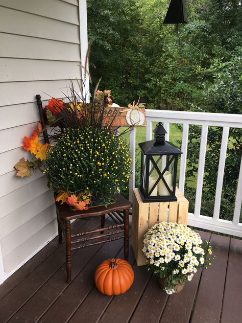 Mums Small Front Porch Fall Displays, Pumkin Decoration Front Porch, Corner Porch Fall Decor, Small Front Porch Fall Decor Ideas, Fall Ideas For Front Porch, Fall Outside Decor Front Porches, Front Porch Fall Decorating Ideas, Porch Fall Decor, Fall Decor Dollar Tree