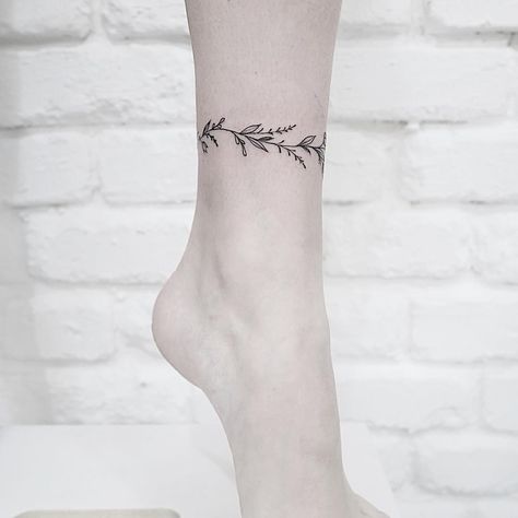 Dainty Ankle Tattoos, Wrap Around Ankle Tattoos, Anklet Tattoos For Women, Tattoos For Women On Thigh, Ankle Tattoo Men, Tattoo Band, Ankle Bracelet Tattoo, Ankle Tattoo Designs, Band Tattoos