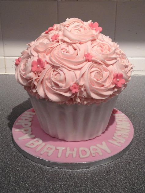 Epicurean Mommy: Giant Cupcakes Ideas Large Cupcake Cakes, Rosette Cupcakes, Cupcakes Flores, Giant Cupcake Cakes, Big Cupcake, First Birthday Cupcakes, Large Cupcake, Cupcakes Ideas, Giant Cupcake