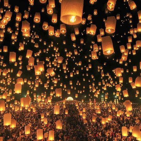 Lantern Festival Aesthetic, Floating Lantern Festival, Lantern Aesthetic, Aesthetic Disney, Floating Lanterns, Best Honeymoon Destinations, Sky Lanterns, Floating Lights, Lantern Festival