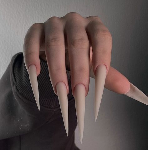 Gold Stiletto Nails, Vampy Nails, Matte Stiletto Nails, Matt Nails, Acrylic Nails Stiletto, Stilleto Nails Designs, Long Stiletto Nails, Sharp Nails, Punk Nails