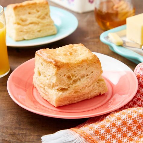 Buttermilk biscuit recipe Best Buttermilk Biscuits, Frozen Biscuits, Buttermilk Biscuits Recipe, Chocolate Sheet Cake, How To Make Biscuits, Homemade Ranch, Ree Drummond, Sausage Gravy, Pastry Blender