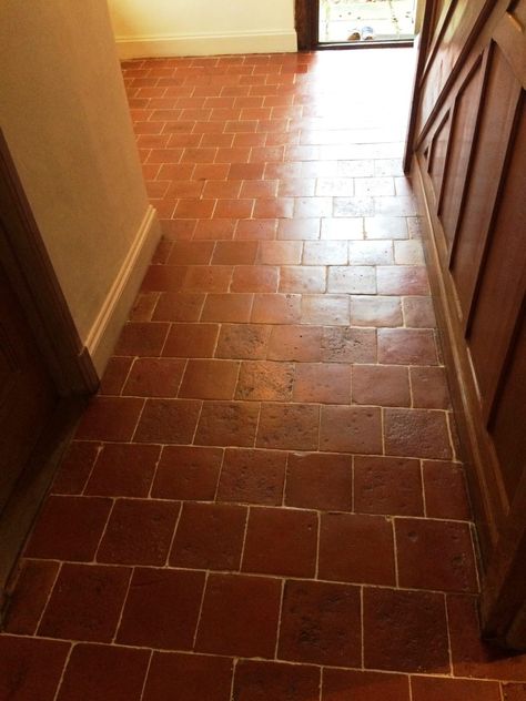 Red Tile Floor Living Rooms, Brown Tile Floor Kitchen, Tiled Hallway Floor, Old Hallway, Linoleum Kitchen Floors, Red Tile Floor, Quarry Tile Floor, 18th Century Farmhouse, Conservatory Flooring