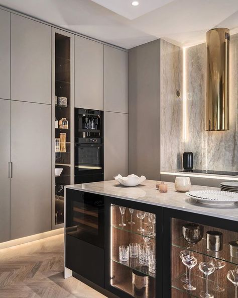 Bianca Ingrosso sur Instagram : Home ☕️ Modern Kitchen Interiors, Luxury Kitchen Design, Minimalist Room, Kitchen Room Design, Kitchen Furniture Design, Open Plan Kitchen, Luxury Kitchen, Home Decor Kitchen, Interior Design Kitchen