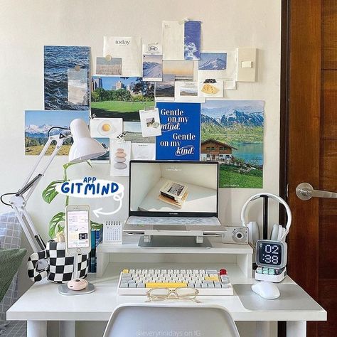 Cozy Desk, Interior Design Layout, Study Desk Decor, Desk Layout, Modern Small House Design, Desk Inspiration, White Desk, Desk Makeover, Study Room Decor