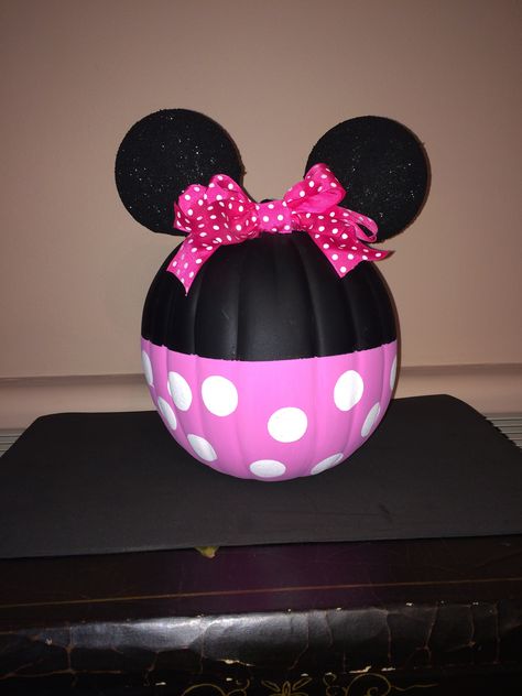 Minnie Mouse pumpkin Minnie Mouse Pumpkin, Mouse Pumpkin, Mickey Mouse Pumpkin, Disney Pumpkin, Pumpkin Contest, Pumpkin Painting Ideas, Halloween Pumpkin Designs, Halloween Pumpkins Painted, Creative Pumpkins