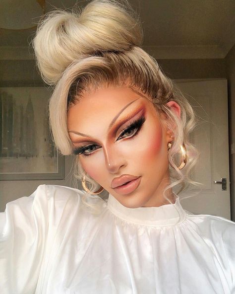 Krystal Versace Makeup, Natural Drag Makeup, Krystal Versace, Venus Makeup, Simple Drag Makeup, Drag Eye Makeup, Drag Makeup Looks, Rose Gold Makeup, Drag Queen Makeup