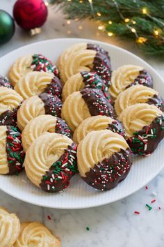 بيتي فور, Resepi Biskut, Chocolate Dipped Cookies, Italian Christmas Cookies, Best Christmas Cookie Recipe, Butter Cookies Recipe, Best Christmas Cookies, Italian Cookies, Cooking Classy