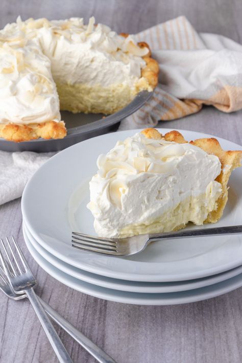 Keto Coconut Cream Pie, Coconut Cream Pie Recipes, Desserts Keto, Postre Keto, Coconut Pie, Cream Pie Recipes, Keto Friendly Desserts, Keto Cake, Coconut Cream Pie