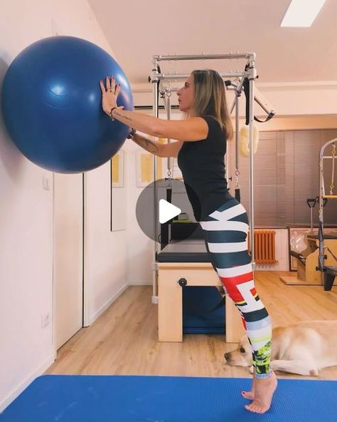 Gym Ball Workout, Wallball Workout, Gym Ball Exercises, Yoga Ball Abs, Balance Ball Exercises, Ball Pilates, Workout Ball, Total Body Workout Routine, Body Workout Routine