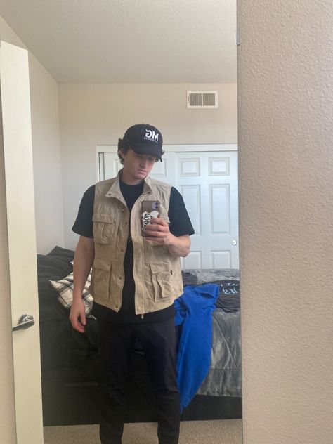 Fishing Vest Outfit, Fishing Vest, Vest Outfit, Streetwear Fits, Outfits Streetwear, Shirt Streetwear, Vest Outfits, Military Jacket, Black Shirt