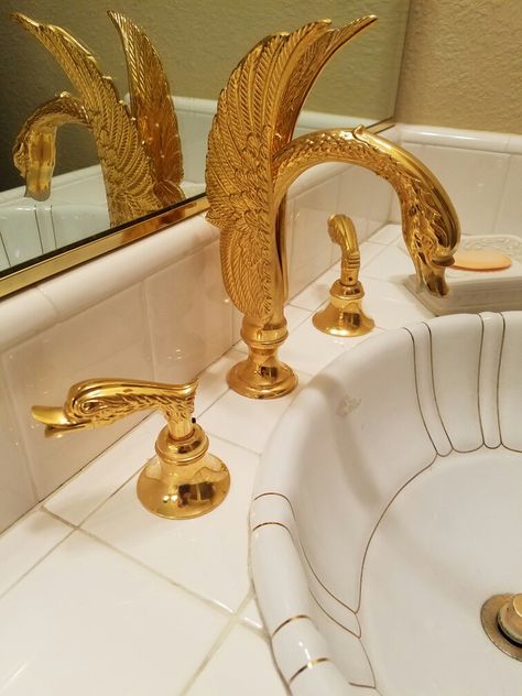 British swan tap Comfy Decor, Art Deco Bathroom, Crazy Rich Asians, Inside Decor, Romantic Homes, Interior Design Diy, Diy Interior, Boho Diy, Chic Home