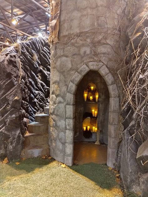 Spooky Mansion, Halloween Castle, Dragon Cave, Dragon Ideas, Halloween Props Diy, Haunted Castle, Room Stuff, Kids Fun, Halloween Props