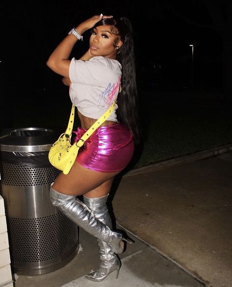 Pink Boots Outfit Black Women, Pink Metallic Boots Outfit, Boots Outfit Black Women, Metallic Boots Outfit, Pink Boots Outfit, Metallic Skirt Outfit, Nicki Minaj Concert, Outfit Black Women, Birthday Fit