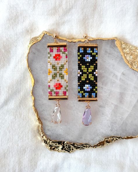 The Cora earrings ✨ Which color way is your favorite? Bead Loom Earrings, Loom Earrings, Diy Beaded Earrings, Earrings Handmade Beaded, Miyuki Bead, Bead Loom Designs, Pony Bead Patterns, Jewelry Floral, Brick Stitch Earrings