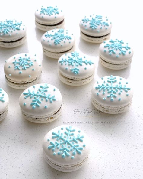 Winter Macarons, Christmas Macaron Flavors, Snowman Macarons, Macaron Christmas Flavors, Snowflake Macarons, Ocean Macarons, Christmas Macarons, Christmas Tea Party, Xmas Treats