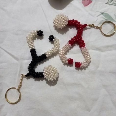 #doctor ##handmade #fetoscope #stethoscopes #custom Beaded Badge Reel Tutorial, Beaded Stethoscope, Sanrio Beaded Keychain, Stethoscope Bracelet, Personalized Stethoscope, Stethoscopes, Bead Charms, Beads