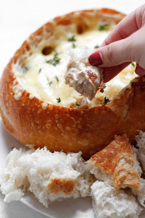 Bread Bowl Dip, Holiday Cheese, Onion Bread, Wonton Recipes, Fall Appetizers, French Onion Soup Recipe, French Onion Dip, Onion Soup Recipes, Bread Dip