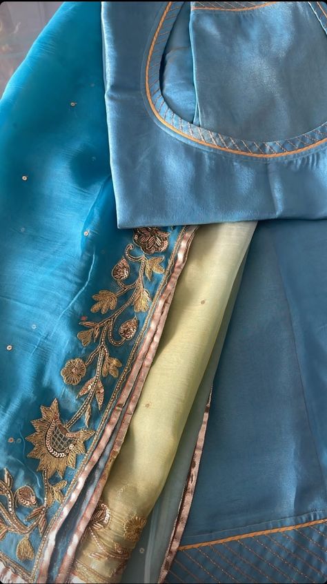 Rajputi Poshak Colour Combination, Duppattas Designs Ideas, Rajasthani Bride, Rajasthani Dress, Rajputi Dress, Stylish Kurtis Design, Lace Suit, Girls Dresses Diy