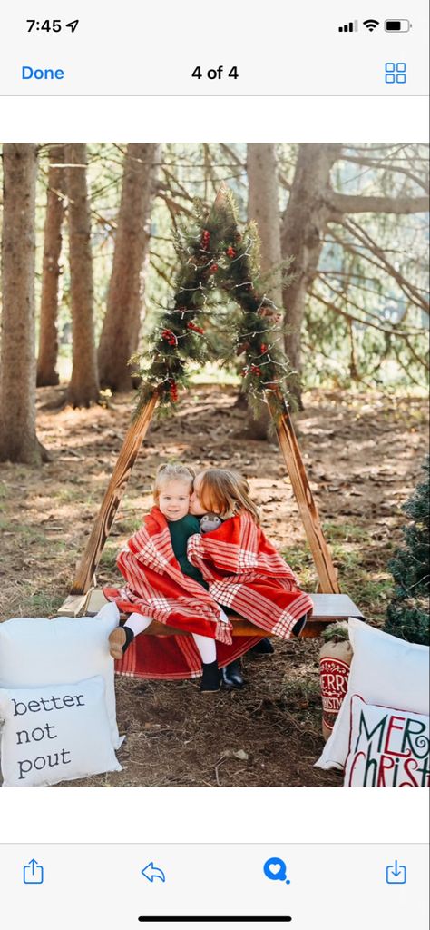 Christmas Photo Set Up Outdoor Diy, Christmas Mini Sessions Triangle Arch, Christmas Pictures Set Up Outdoor, Triangle Arch Christmas Photoshoot, Outdoor Christmas Set Up Photography, Simple Christmas Minis Outdoor, Christmas Arch Photoshoot, Outdoor Santa Photoshoot, Simple Christmas Photoshoot Outdoor