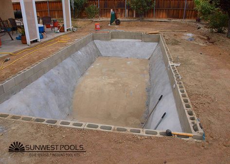 In Ground Pool Kits, Cement Pool, Foundation Construction, Cement Pools, Build Your Own Pool, Diy Garden Decor Projects, Sunken Tub, In Ground Pool, Pool Diy