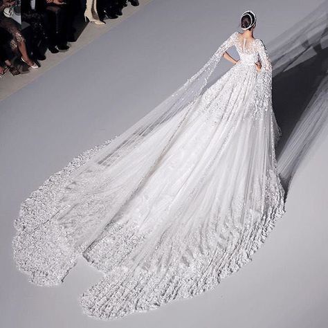 Ralph And Russo Bridal, Wedding Dress Trendy, Wedding Dress Styles Chart, Best Wedding Ideas, Royal Train, Wedding Event Dresses, Long Train Wedding Dress, Dress Trendy, Ralph And Russo