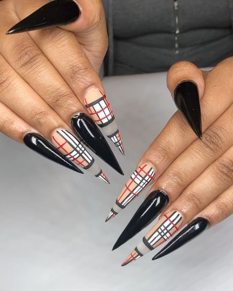 Burberry Nail Design, Christmas Coffin Acrylic Nails, Fall Burberry Nails, Burberry Nails Design, Fall Stilleto Nails, 21 Nails, Burberry Nails, Stilleto Nails Designs, Sweet Nails