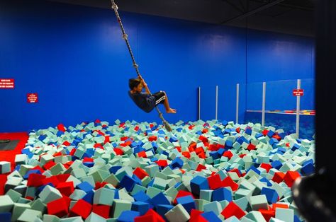 foam pit - Google Search Kids Indoor Playhouse, Foam Pit, Indoor Playground Design, Playroom Mats, Trampoline Room, Kids Salon, Indoor Playroom, Indoor Playhouse, Kids Cafe