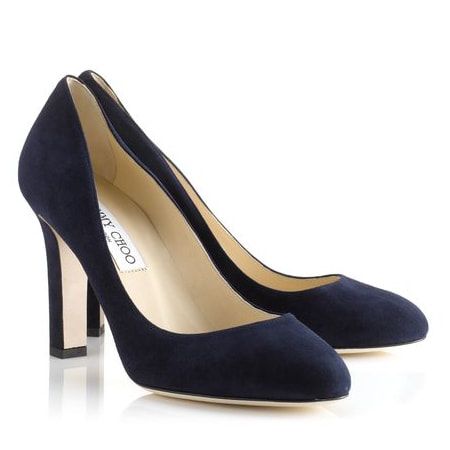 Duchess of Cambridge Jimmy Choo Georgia pumps Kate Middleton Shoes, Heels Bow, Navy Pumps, Jimmy Choos, Wear Perfume, Jimmy Choo Heels, Round Toe Pumps, Suede Block Heels, Fashion Heels