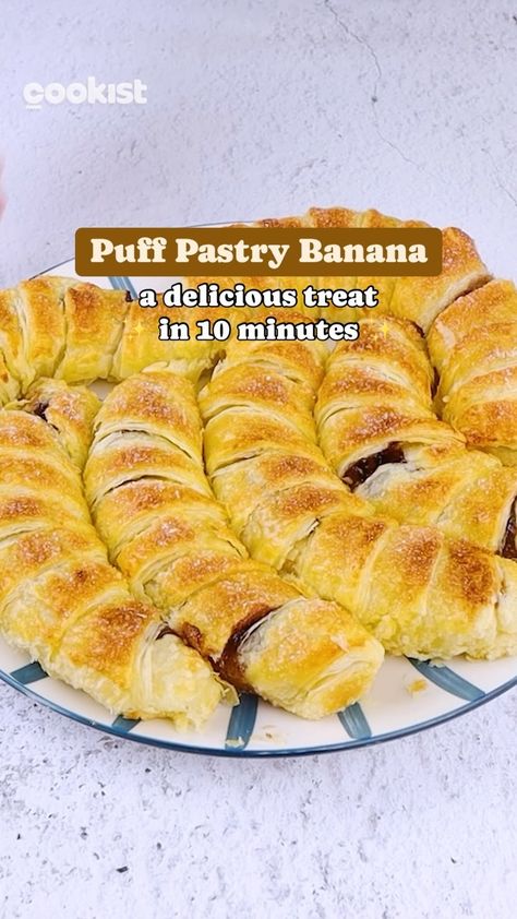 Banana, chocolate and puff pastry 🤤 This treat is really simple to prepare, and the result? Sooo addictive 🍌❤️ 👉INGREDIENTS 2 rolls of… | Instagram Banana Puff Pastry, Banana Rolls, 6 Bananas, Chocolate Puff, Recipes Easy Quick, Banana Roll, Hazelnut Cream, Cookist Wow, Chocolate Wrapping