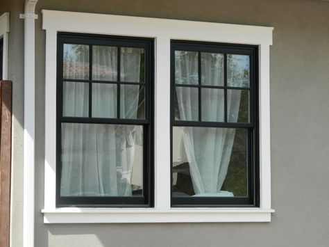 Farmhouse Black Windows, Outdoor Window Trim, Black Windows Exterior, Exterior Window Trim, Black Window Trims, Pintu Interior, Black Window Frames, Exterior Window, Window Trim Exterior