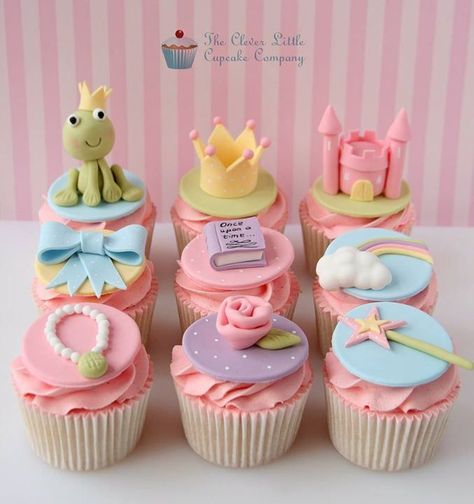 Cute Princess & The Frog Cupcakes Cupcakes Pictures, Cupcakes Princesas, Cupcakes Bonitos, Beautiful Cake Pictures, Frog Cupcakes, Princess Cupcake Toppers, Girly Cakes, Kid Cupcakes, Princess Cupcakes