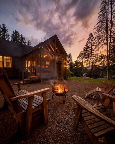 Woods House, Cabin Trip, Cabin Aesthetic, Cabin Inspiration, Backyard Fire, A Cabin, Cabin In The Woods, Small Cabin, Fire Pit Backyard