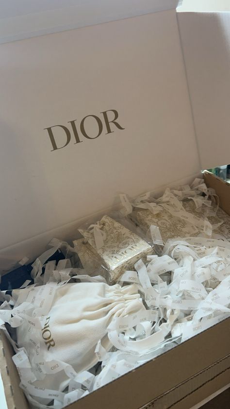 Dior makeup Dior Packaging, Dior Box Gift, Dior Packaging Boxes, Dior Vanity Case, Dior Beauty Packaging, Dior Perfume Gift Set, Luxury Box Design, Dior Skincare, Dior Makeup