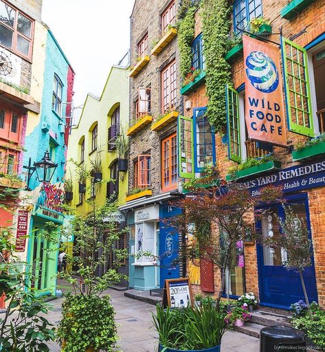 Best City Breaks on Instagram: “🇬🇧 Neil's Yard, London by @mikecleggphoto . 👉 Follow the featured feed for more 👈 👥 Tag your friends 👥…” London Buildings, Neals Yard, Europe Holidays, Covent Garden London, London Aesthetic, Visiting England, Europe Photos, Colourful Buildings, London Places