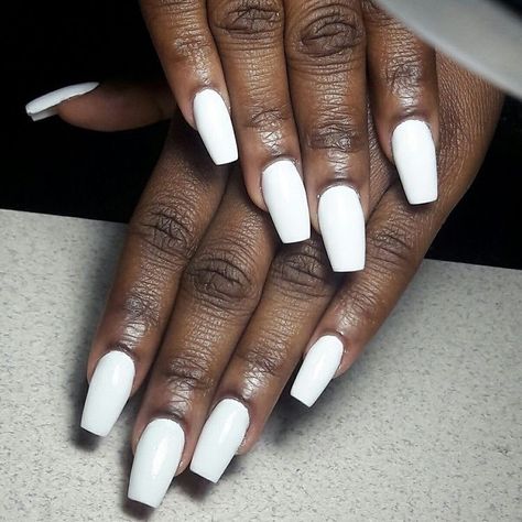 Follow us on Twitter (darkskinwomen_) 💅🏿 White Nails On Dark Skin, Cheer Nails, White Oval Nails, Dark Skin Nail Color, Matte White Nails, Matte Acrylic Nails, White Coffin Nails, Gel Pedicure, Coffin Nails Matte