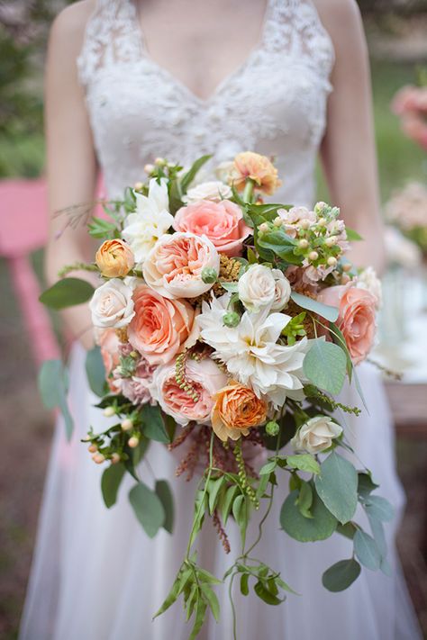 Apricot Wedding, Bridal Bouquet Peach, Pink Wedding Receptions, Sage Green Wedding Colors, Pink Green Wedding, Green Bouquet, Green Wedding Colors, Sage Wedding, Sage Green Wedding