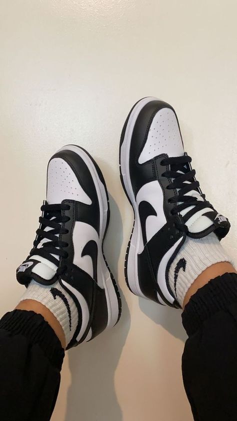 Panda Dunks Low, Estilo Nike, Panda Dunks, Buty Marki Nike, Shoes Fashion Photography, Dunks Low, Gymnastics Shoes, Ugg Winter Boots, Cute Nike Outfits