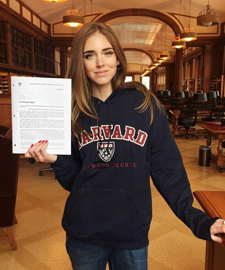 Harvard added a #FashionBlogger to curriculum Harvard Mba, Study Outfit, Harvard Students, Schools In America, Harvard Business, College Aesthetic, The Blonde Salad, Harvard Medical School, Harvard Business School