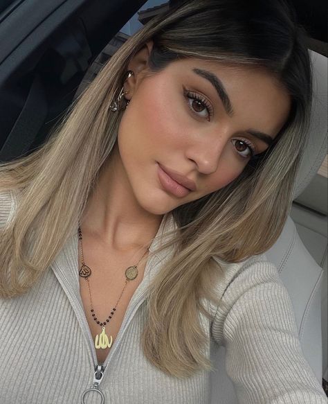 Olive Skin Blonde Hair, Trendy We Fryzurach, Rambut Brunette, Brown Hair Looks, Hair Tint, Light Blonde Hair, Edgy Short Hair, Blonde Hair Inspiration, Light Hair Color